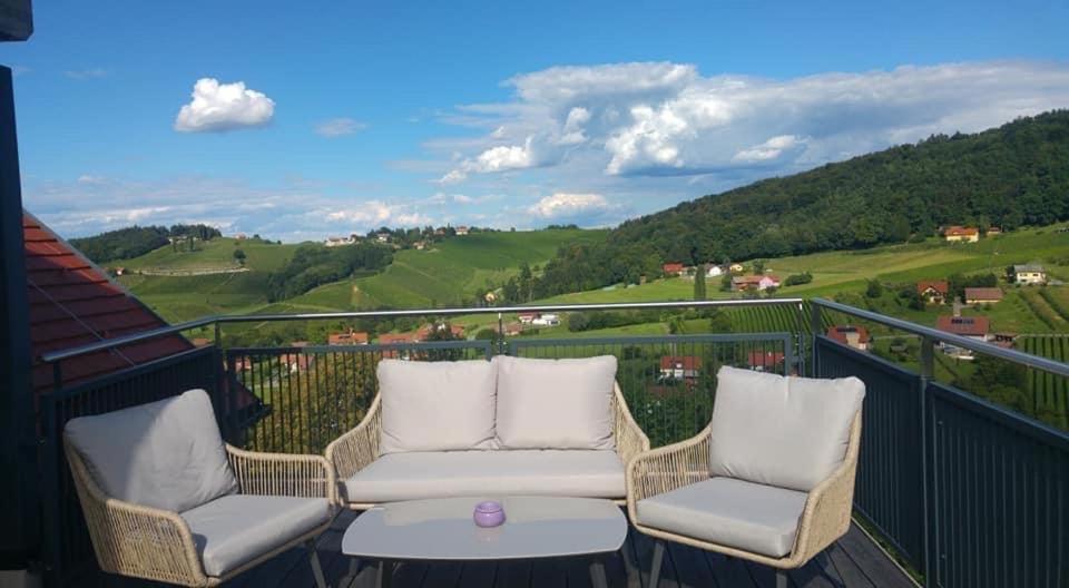 Zweytick Gaestezimmer Weingut Ratsch an der Weinstrasse Exterior photo