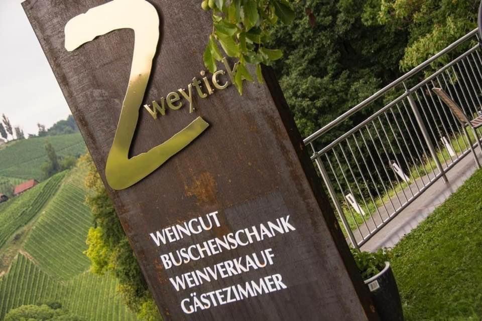 Zweytick Gaestezimmer Weingut Ratsch an der Weinstrasse Exterior photo