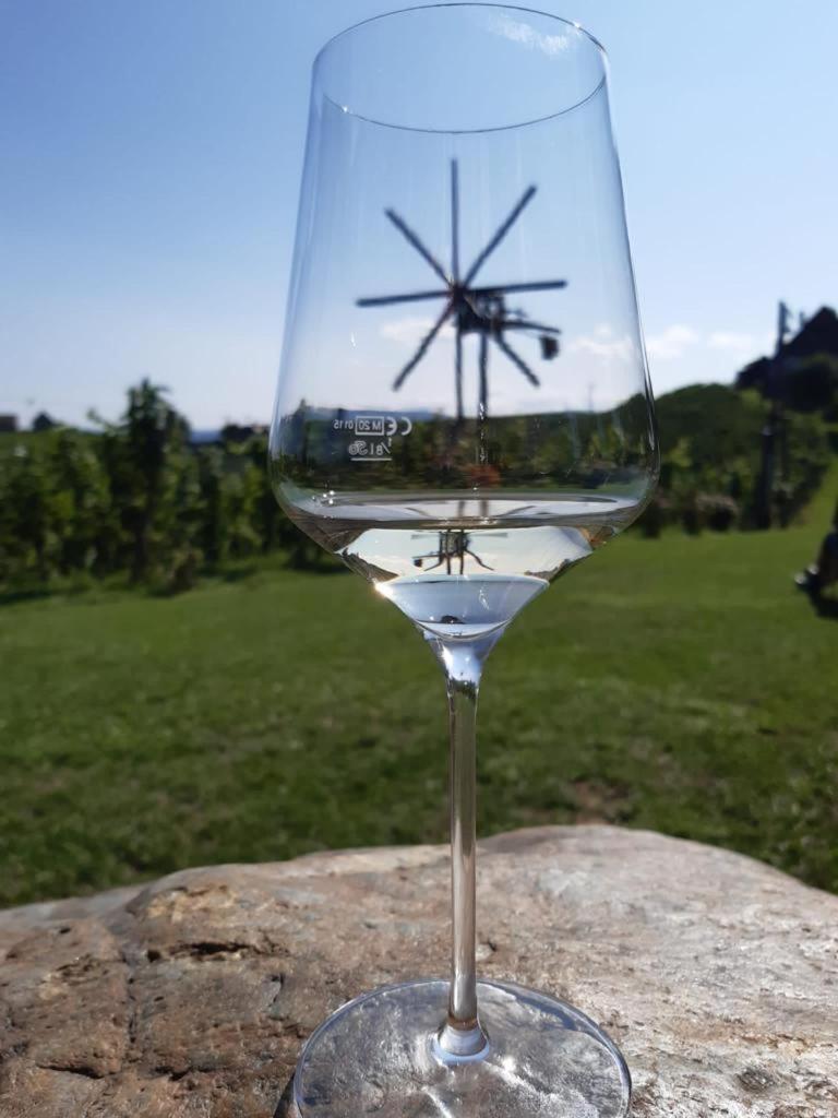 Zweytick Gaestezimmer Weingut Ratsch an der Weinstrasse Exterior photo