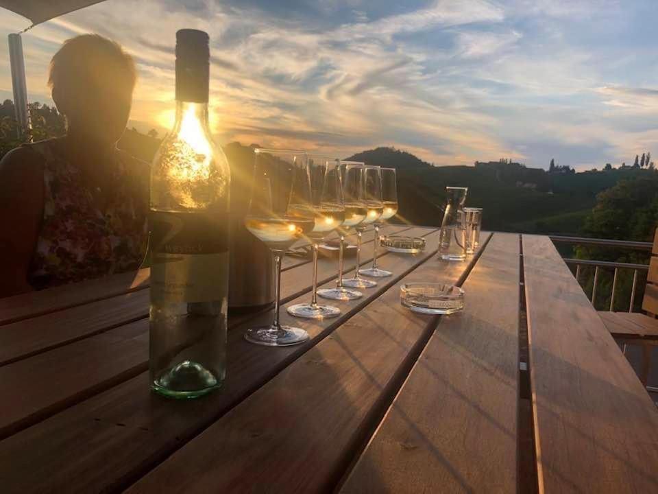 Zweytick Gaestezimmer Weingut Ratsch an der Weinstrasse Exterior photo