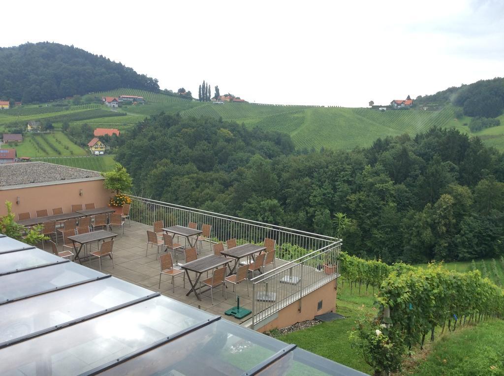 Zweytick Gaestezimmer Weingut Ratsch an der Weinstrasse Exterior photo