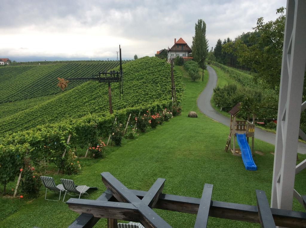 Zweytick Gaestezimmer Weingut Ratsch an der Weinstrasse Exterior photo