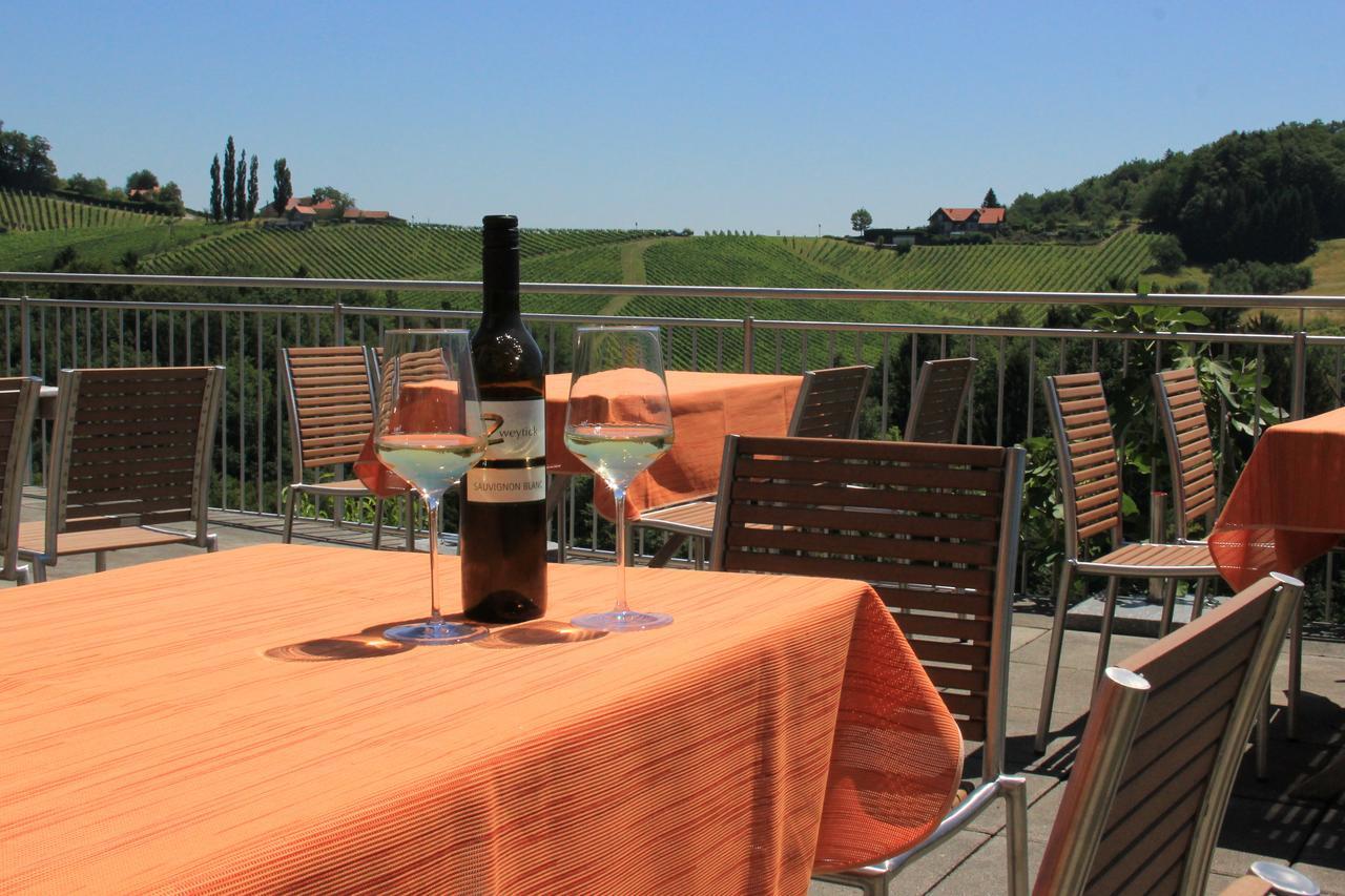 Zweytick Gaestezimmer Weingut Ratsch an der Weinstrasse Exterior photo