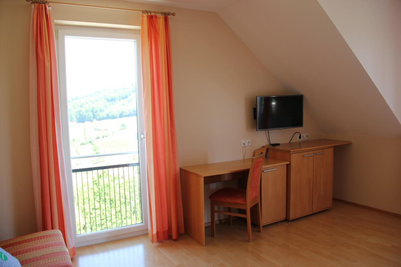 Zweytick Gaestezimmer Weingut Ratsch an der Weinstrasse Exterior photo
