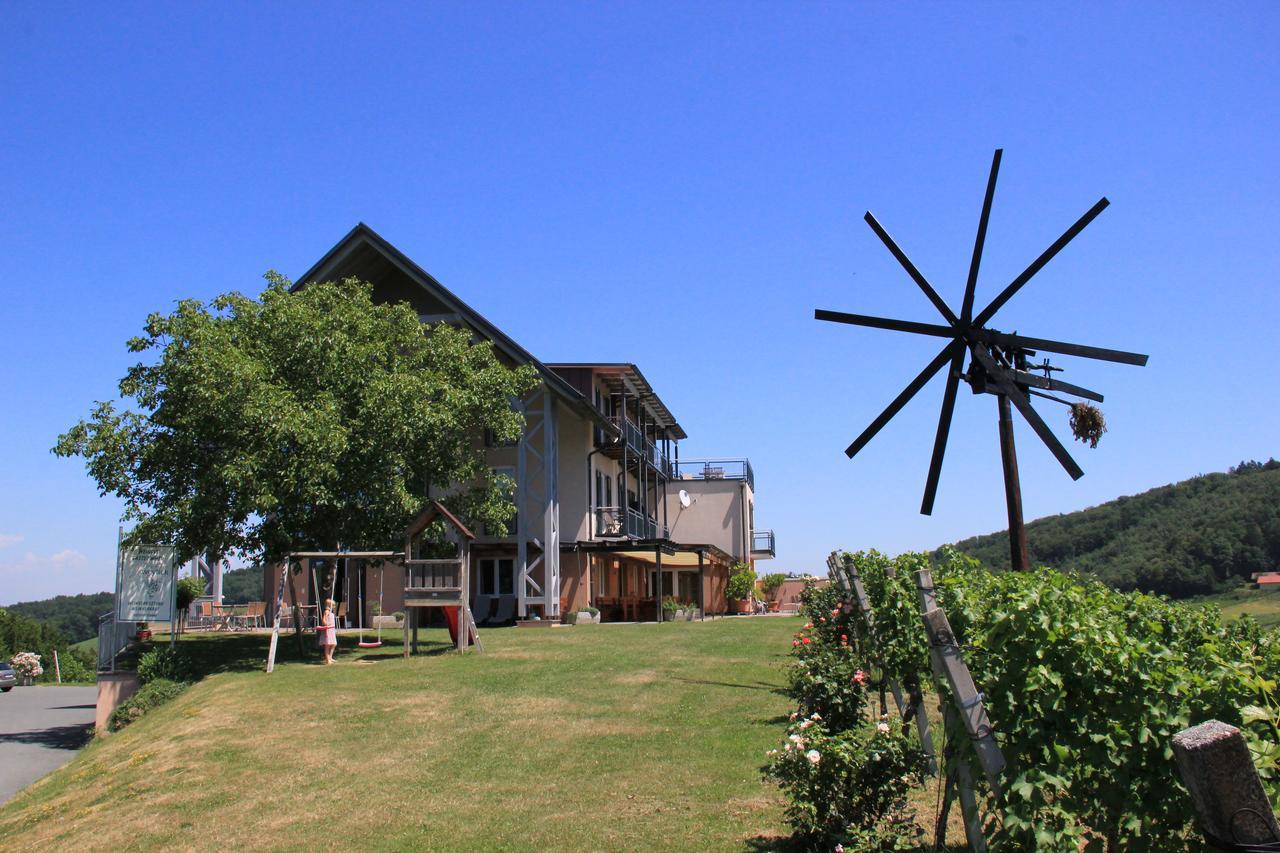 Zweytick Gaestezimmer Weingut Ratsch an der Weinstrasse Exterior photo